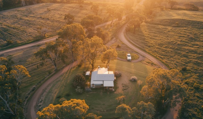 Illustration of a house broadcasting a WiFi signal to a shed on a rural property